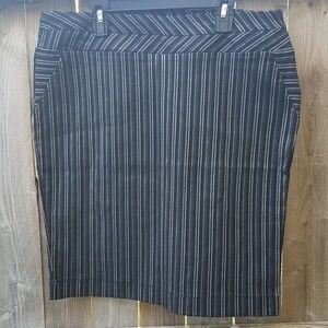 X-Large Women's Black & White Pinstripe Skirt by Mixxed 26 NWOT